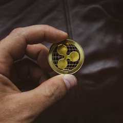 Bitcoin Enters Wyckoff Distribution — Time For Altcoins To Shine?
